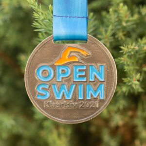 Медали для соревнований по плаванию: как защитить металлическое покрытие от воздействия влаги и хлора