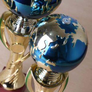 Кубок К1825В на дерев'яній основі з глобусом h32см