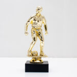 Статуетка футболіст з м'ячем h15см