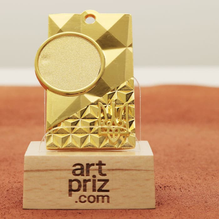 Медаль МА088 Gold прямокутна з гербом України місце під Жетон D25мм (65*40мм)