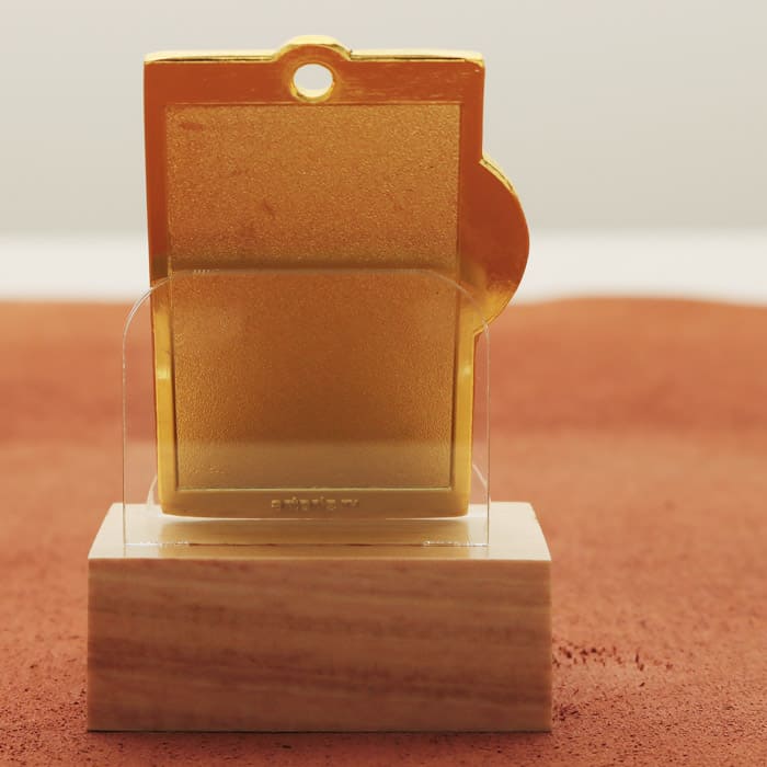 Медаль МА088 Gold прямокутна з гербом України місце під Жетон D25мм (65*40мм)