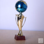 Кубок К1801А с глобусом для соревнований местом под жетон D25мм h40см