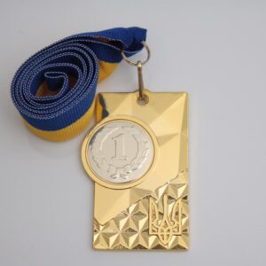 Медаль МА088 золото зі стрічкою прямокутна з гербом України Жетон D25мм (65*40мм)