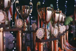 Значение наград в мотивации и признании: Исследование положительного влияния, которое награды могут оказать на мотивацию и признание в различных отраслях и условиях