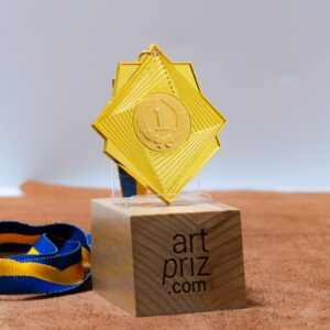 Медаль МА0160 Золото зі стрічкою Розмір 70х60мм Жетон Д25мм