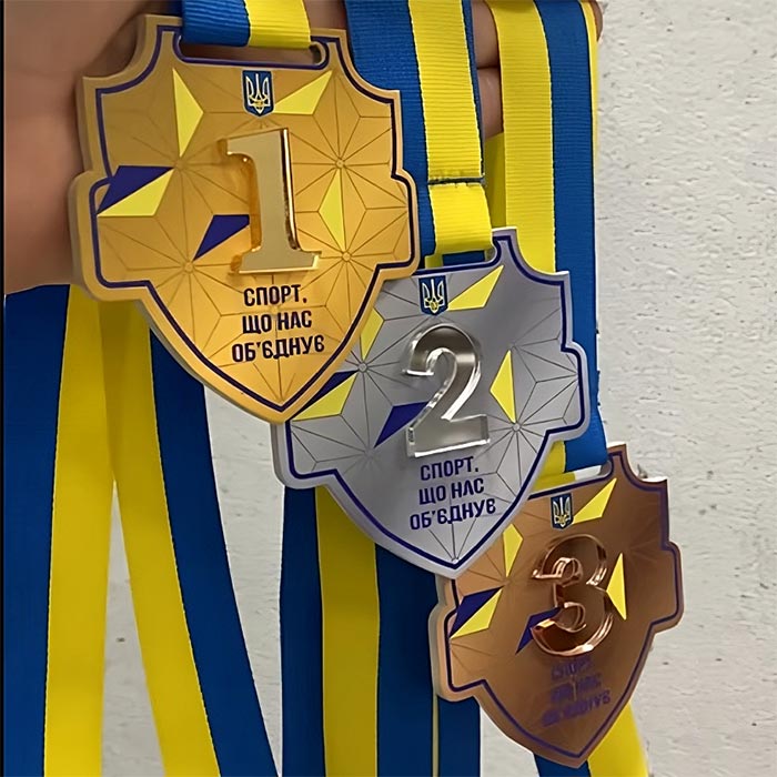 Медаль металева у формі щита за перше місце Золото у національному стилі 75x75мм АРТПРИЗ 1048MZ3