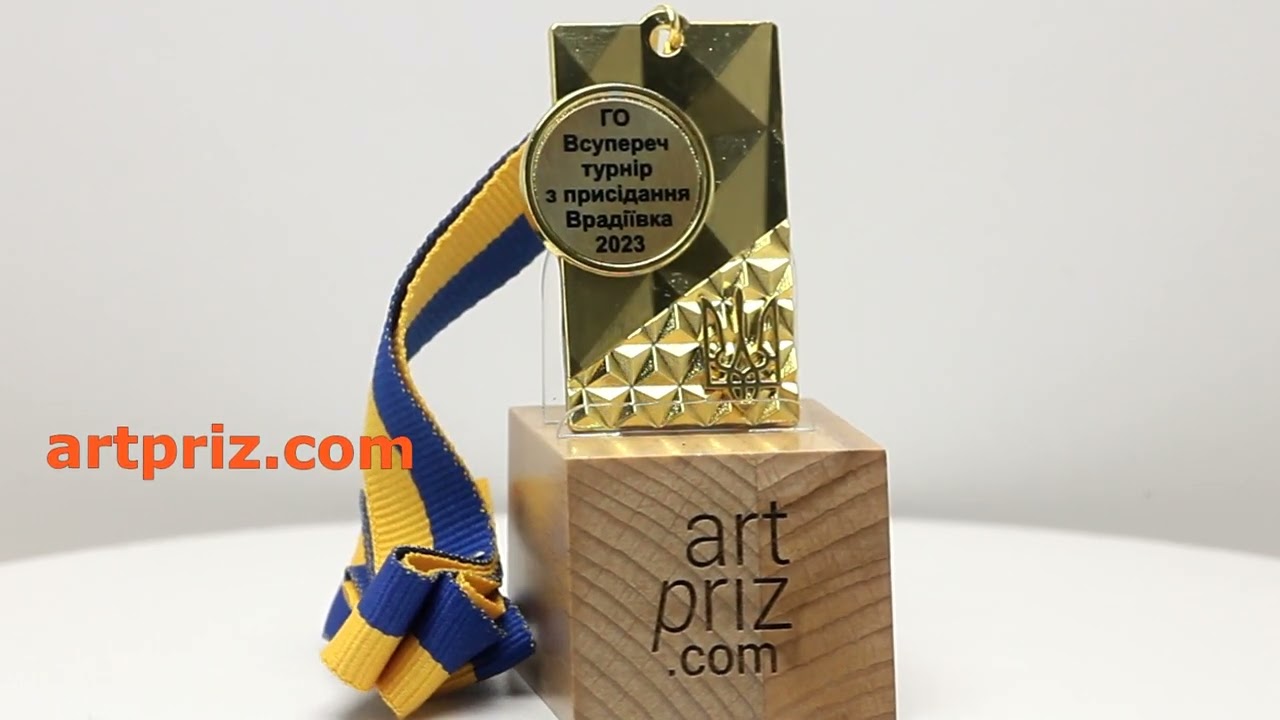 Медаль МА088 Gold прямокутна з гербом України місце під Жетон D25мм (65*40мм)