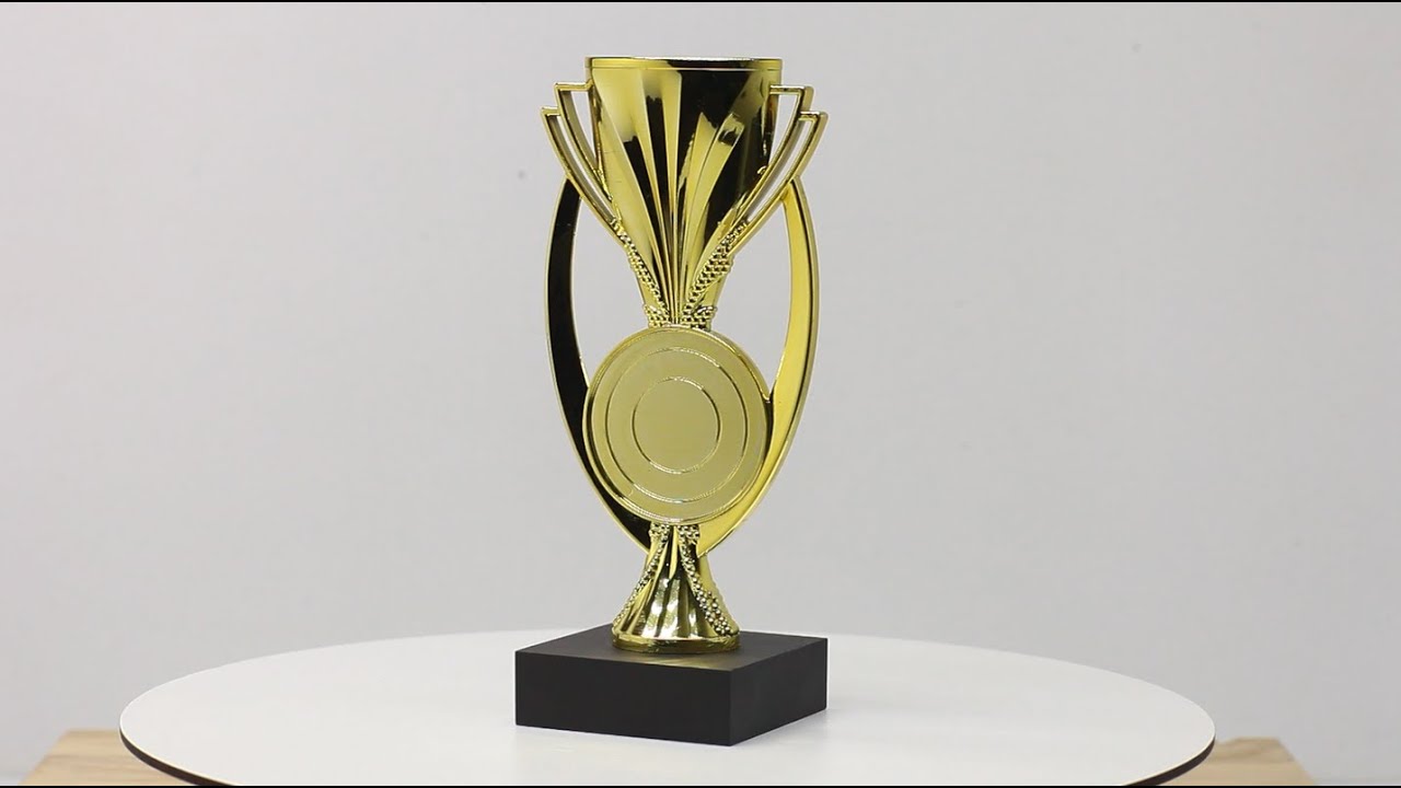 Статуетка Тримач-Кубок із жетоном 50мм h18см