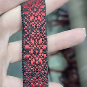 Стрічка червоно-чорна орнамент для медалей з затиском і карабіном 20мм OBR20