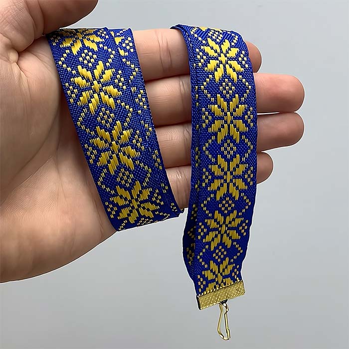 Стрічка синьо-жовта з національним орнаментом для медалей з затискачем і карабіном 25мм SNSG25