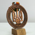 Медаль Литая по Бодибилдингу ФББУ МИС И МИСТЕР УКРАИНА 9,4x10см АРТПРИЗ 4384M3