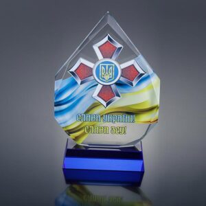 Нагорода зі скла з синьою підставкою та огранованими краями Висота 21см GL-78I