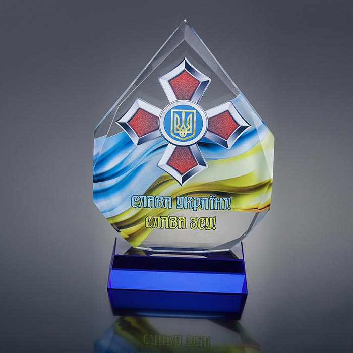 Нагорода зі скла з синьою підставкою та огранованими краями Висота 21см GL-78I