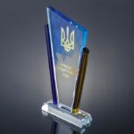 Нагорода зі скла  з жовто блакитними кольорами Висота 25 см GL-86I