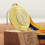 Медаль MA1540 Золото, зі стрічкою 10мм, D40мм, жетон Д25мм Орнамент вишиванка