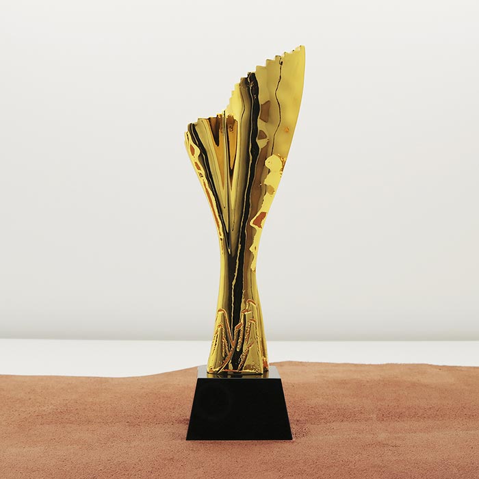 Статуетка "Грація" на скляній основі 28х8см TC-A095