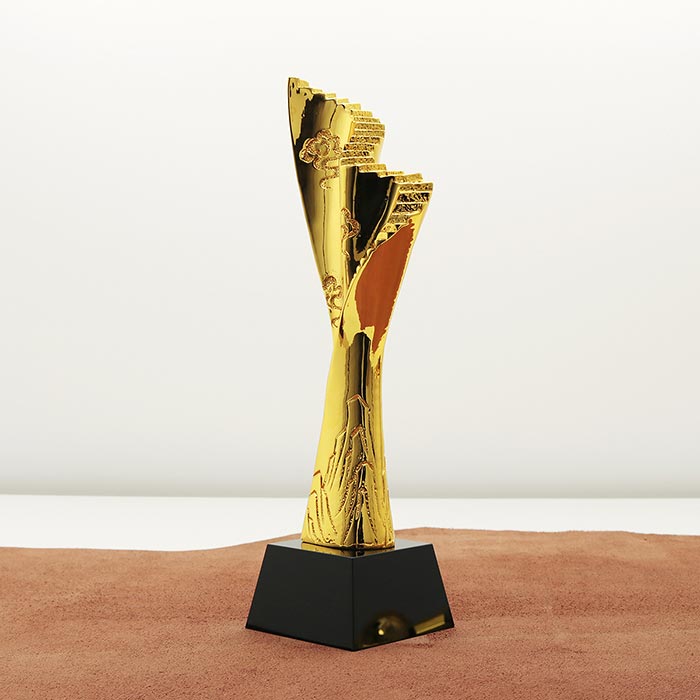 Статуетка "Грація" на скляній основі 28х8см TC-A095