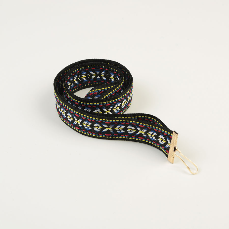 Стрічка ткана орнамент чорна, з затискачем і карабіном 23 мм ST23O