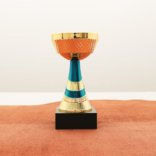 Кубок нагородний K5117C золотий на дерев’яній основі H16см, чаша D70мм