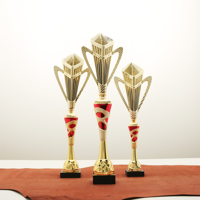 Кубок нагородний K5103C золото-червоний з ручками на дерев’яній основі H45см