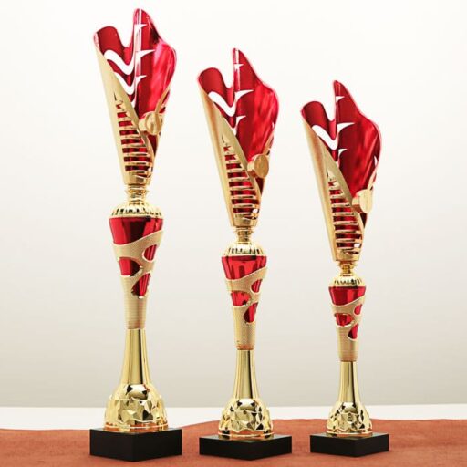 Кубок нагородний K5102B золотий на дерев’яній основі H49см