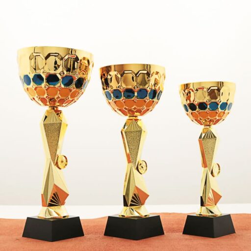 Кубок нагородний K5122C золотий на дерев’яній основі H31см, чаша D12см