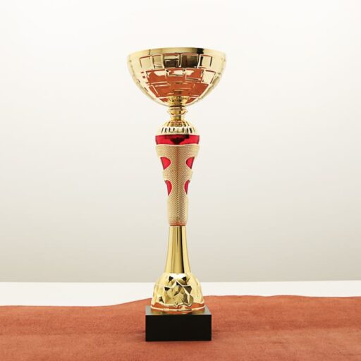 Кубок нагородний K5105B золотий на дерев’яній основі H33см, чаша D12см