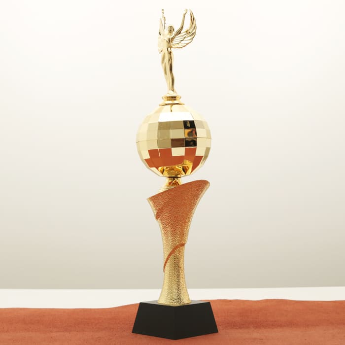 Кубок нагородний K6142A золотий зі статуеткою Ніка на дерев’яній основі H47см