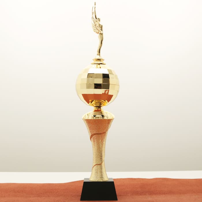 Кубок нагородний K6142A золотий зі статуеткою Ніка на дерев’яній основі H47см