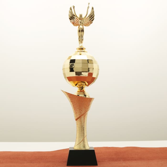 Кубок нагородний K6142A золотий зі статуеткою Ніка на дерев’яній основі H47см