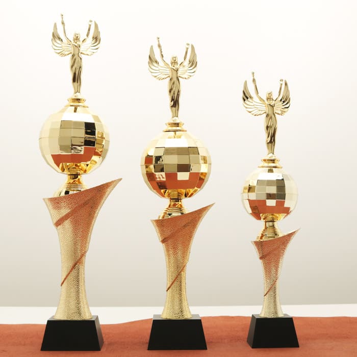 Кубок нагородний K6142A золотий зі статуеткою Ніка на дерев’яній основі H47см