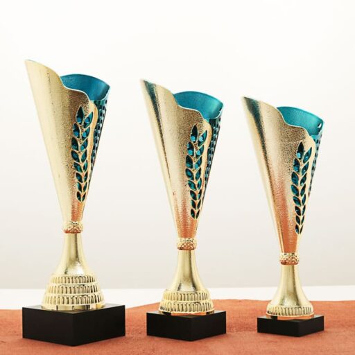 Кубок нагородний K5100B золотий на дерев’яній основі H34см