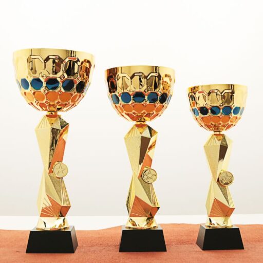 Кубок нагородний K5122A золотий на дерев’яній основі H38см, чаша D16см