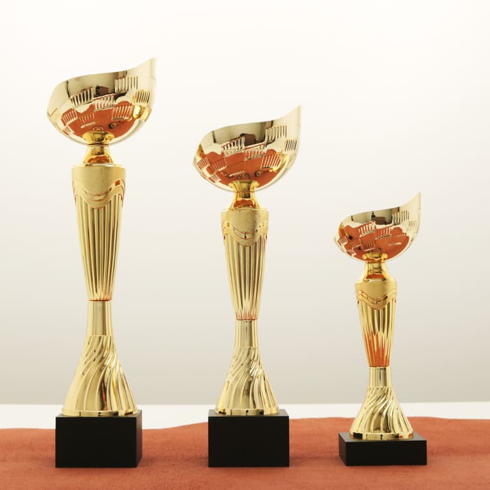 Кубок нагородний K5130B золотий на дерев’яній основі H30см, чаша D10см