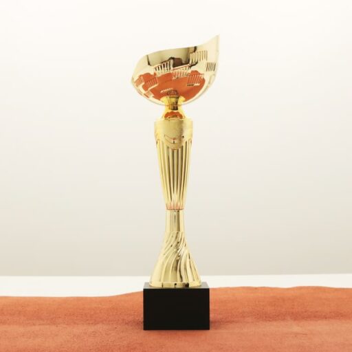 Кубок нагородний K5130A золотий на дерев’яній основі H34см, чаша D10см