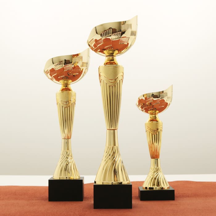 Кубок нагородний K5130A золотий на дерев’яній основі H34см, чаша D10см