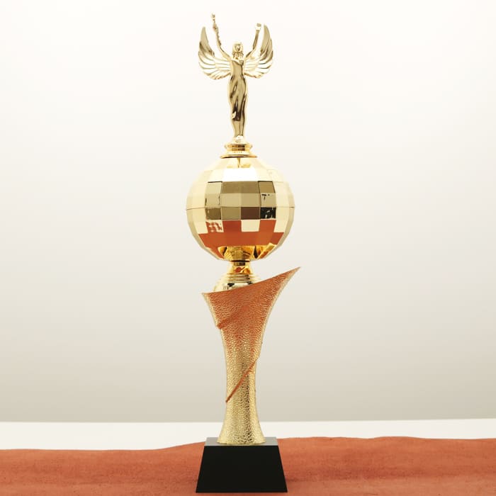 Кубок нагородний K6142B золотий зі статуеткою Ніка на дерев’яній основі H44см