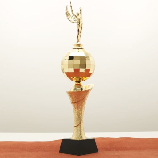 Кубок нагородний K6142B золотий зі статуеткою Ніка на дерев’яній основі H44см