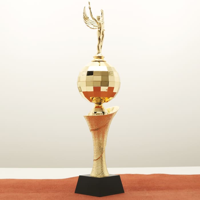 Кубок нагородний K6142B золотий зі статуеткою Ніка на дерев’яній основі H44см