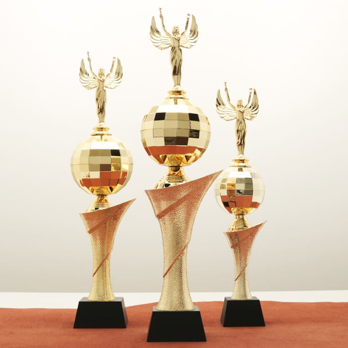 Кубок нагородний K6142B золотий зі статуеткою Ніка на дерев’яній основі H44см