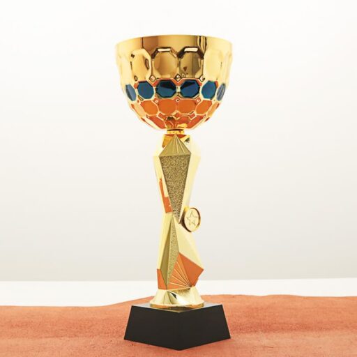 Кубок нагородний K5122B золотий на дерев’яній основі H35см, чаша D14см