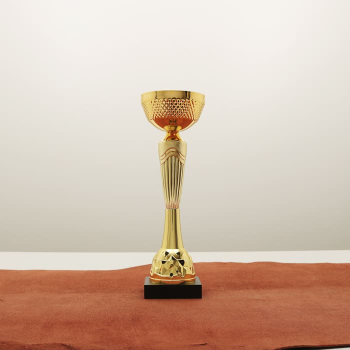 Кубок нагородний K5099D золотий на дерев’яній основі H22см, чаша D7см