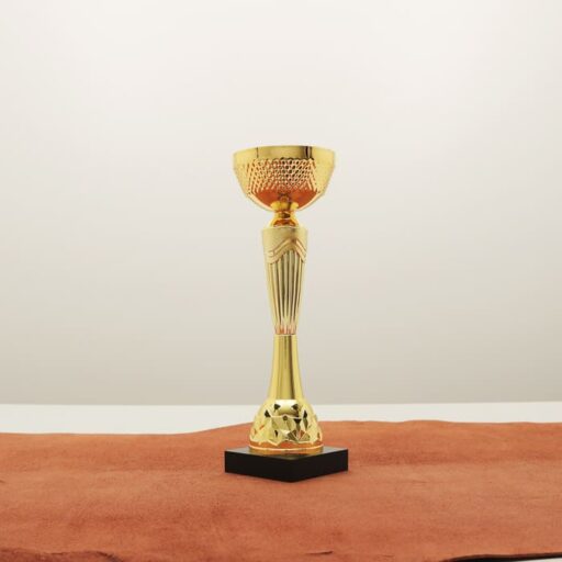 Кубок нагородний K5099B золотий на дерев’яній основі H28см, чаша D9см