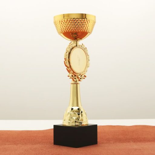 Кубок нагородний K5133A золотий на дерев’яній основі H31см, чаша D12см