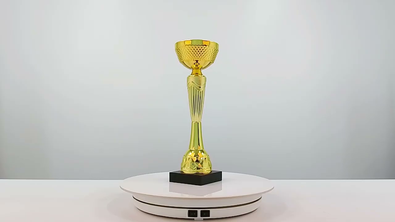 Кубок нагородний K5099D золотий на дерев’яній основі H22см, чаша D7см