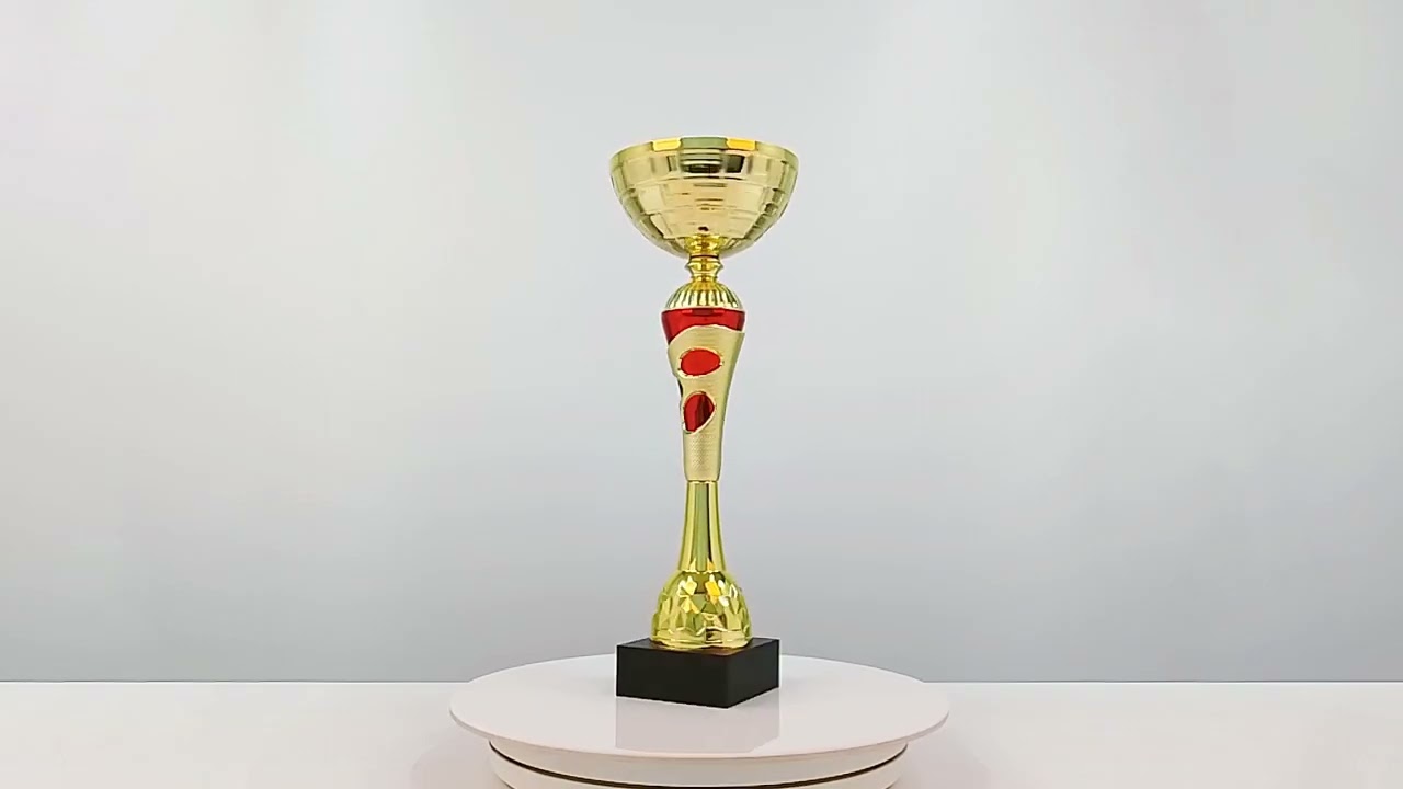 Кубок нагородний K5105D золотий на дерев’яній основі H25см, чаша D8см