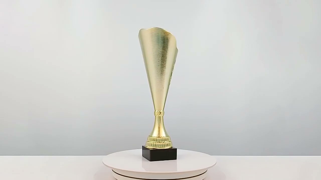 Кубок нагородний K5137A золотий на дерев’яній основі H37см