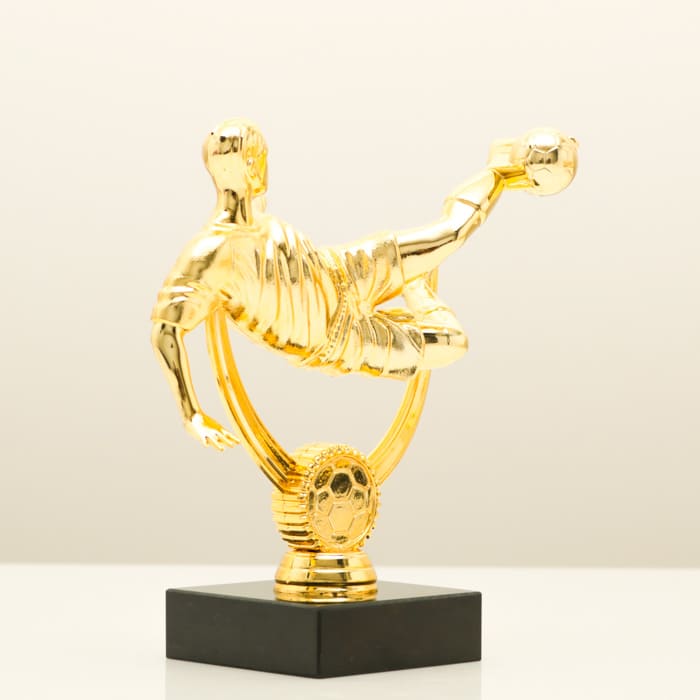 Статуетка футбольна «Удар через себе» нагорода h16 см, пластик, основа мармур (Артприз) SGK157