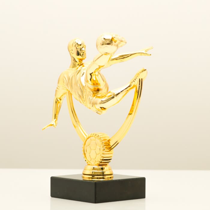 Статуетка футбольна «Удар через себе» нагорода h16 см, пластик, основа мармур (Артприз) SGK157