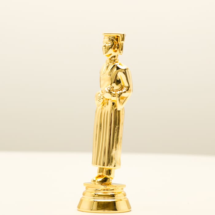 Фігурка Випускник тематична нагорода для навчальних закладів h13см Артприз